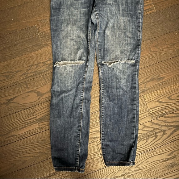 Reitmans distressed jeans - Picture 3 of 7